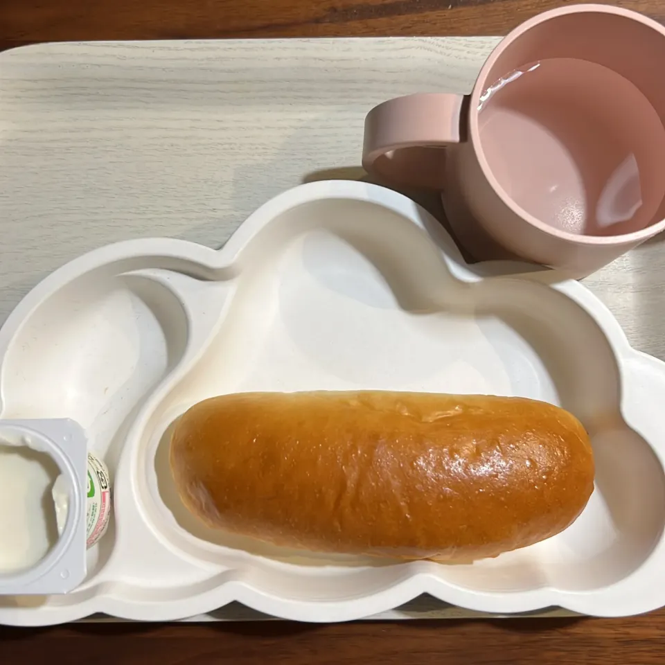 Snapdishの料理写真:ロールパン、プチダノンもも、湯冷し|km2571さん