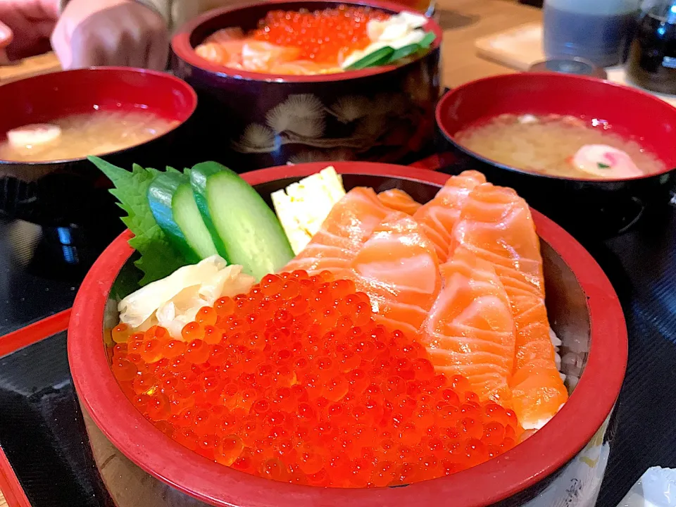 サーモンいくら丼|らんさん