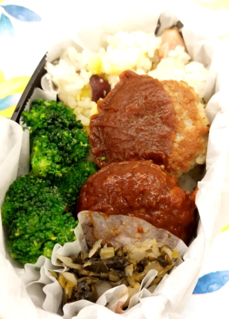 ハンバーグでお弁当🍱|きつねさん