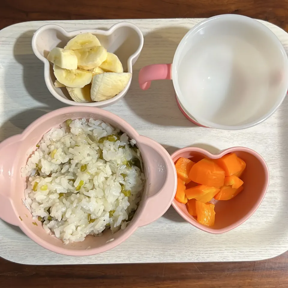 Snapdishの料理写真:しらすといんげんのまぜごはん、にんじん、バナナ、湯冷し|km2571さん