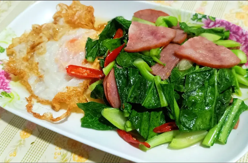 Stir-fried Kale with Ham|🌿Veerapan Mu🌿さん