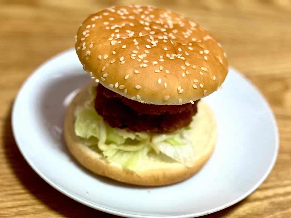 Snapdishの料理写真:☆チーズチキンカツバーガー|まぁたんさん