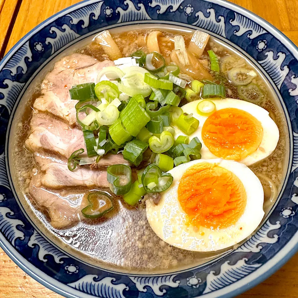 Snapdishの料理写真:背脂醤油ラーメン【チルド麺】|海鼠さん