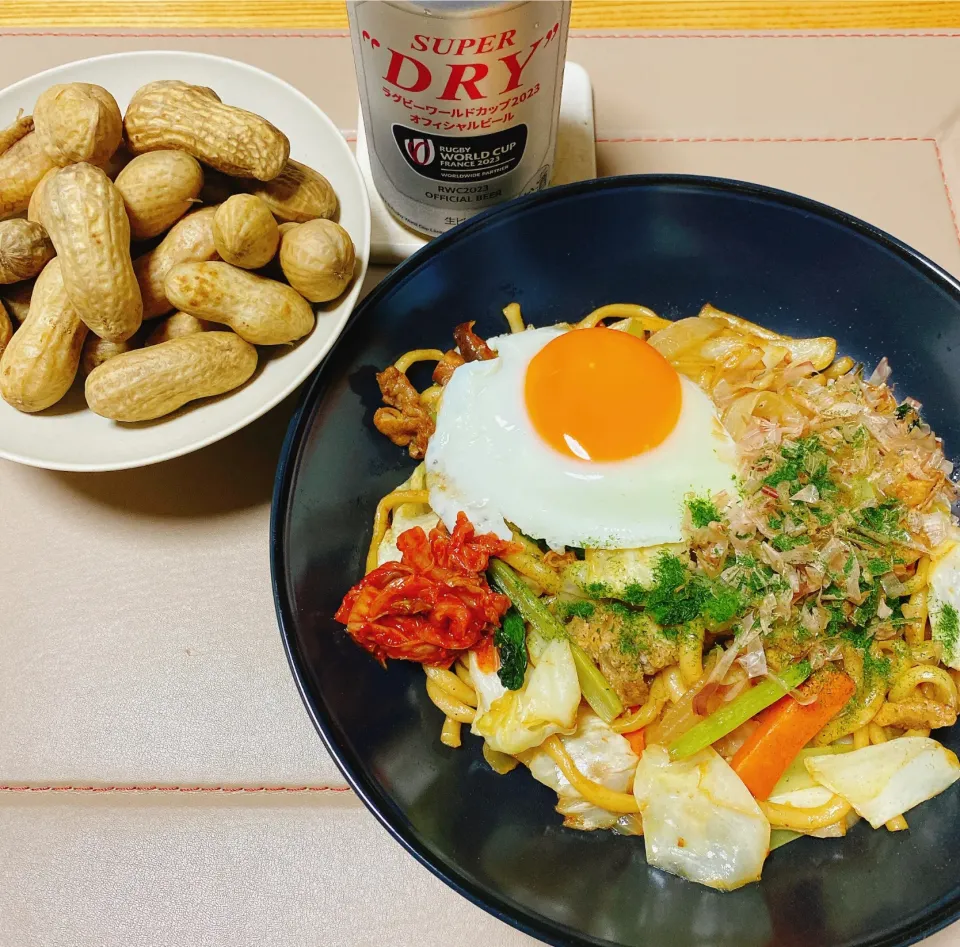 焼きうどんと茹で落花生(おおまさり)|naoさん