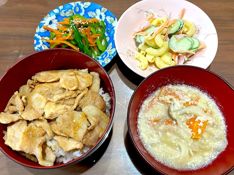 豚丼　野菜の豆乳味噌汁　マカロニサラダ　人参とピーマンのきんぴら|おさむん17さん