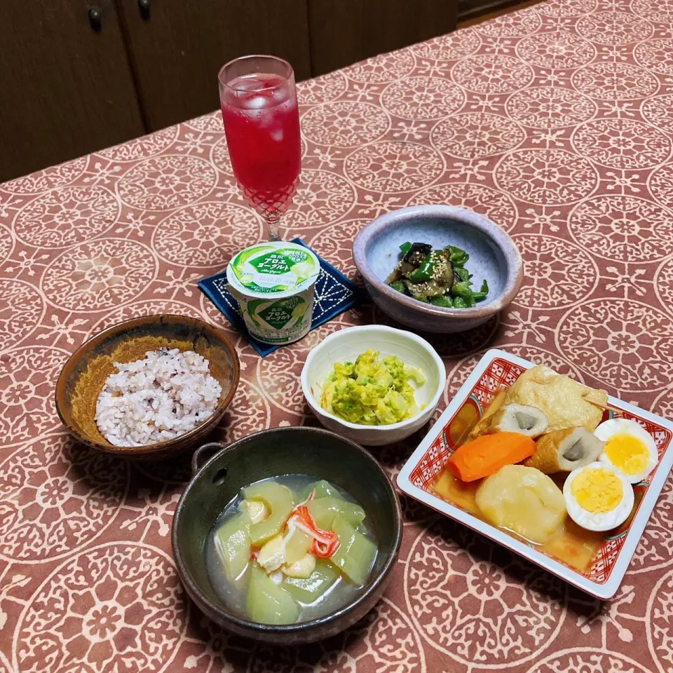 grandmaの晩ごはん☆ 今夜は有り合わせの野菜で…キュウリの葛煮、カボチャ🎃のサラダ､ピーマン🫑と茄子のシギ焼き、簡単なおでん。頂きます|kaoriさん