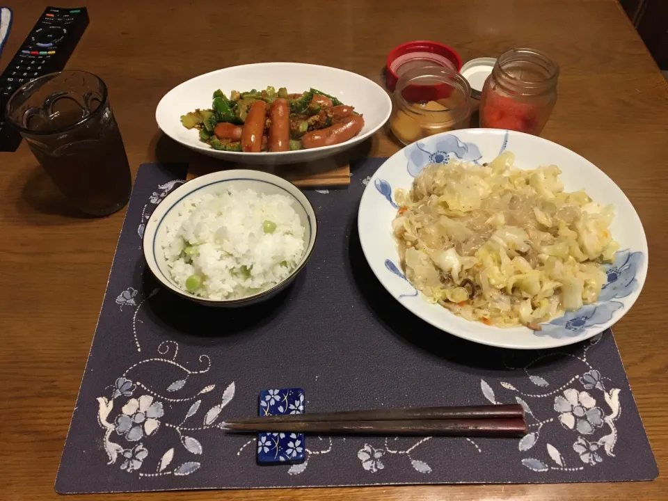 宮野食品さんのしお豆を使った豆ご飯、塩だれ春雨、豆腐無しゴーヤチャンプル、沢庵、辛子明太子、六条麦茶、冷やした柿(夕飯)|enarinさん