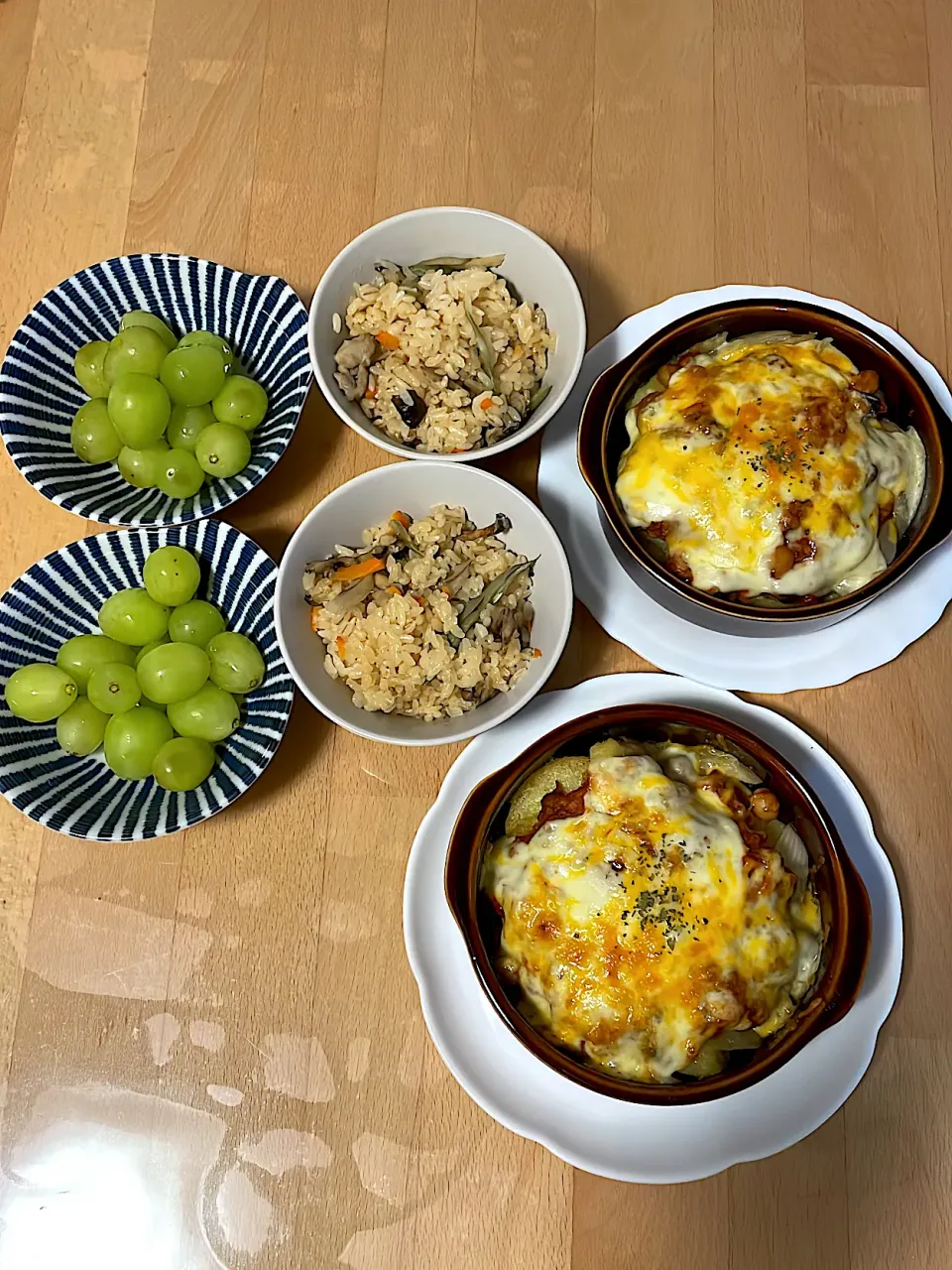 炊き込みご飯　ポテトとベーコンのミートチーズ焼き　シャインマスカット|そのみさん