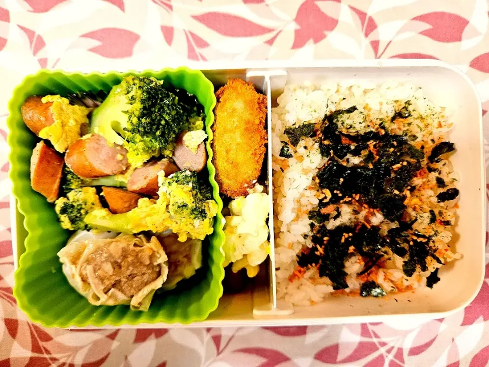 ブロッコリーとウインナーと卵の炒め物❤️旦那さんお弁当❤️|かおるcitronさん