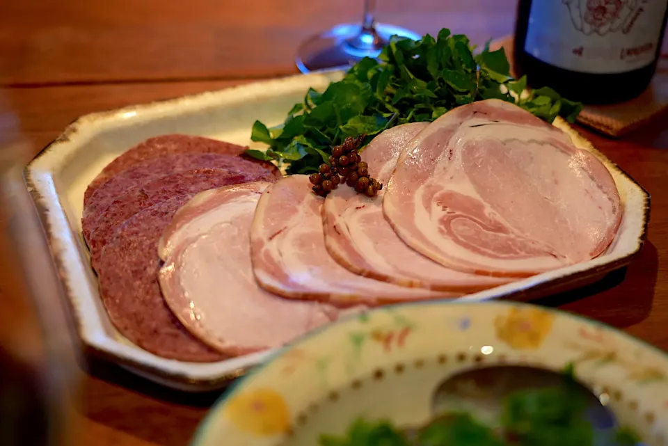 頂き物のハムに純胡椒のっけ|kurageyakannoさん