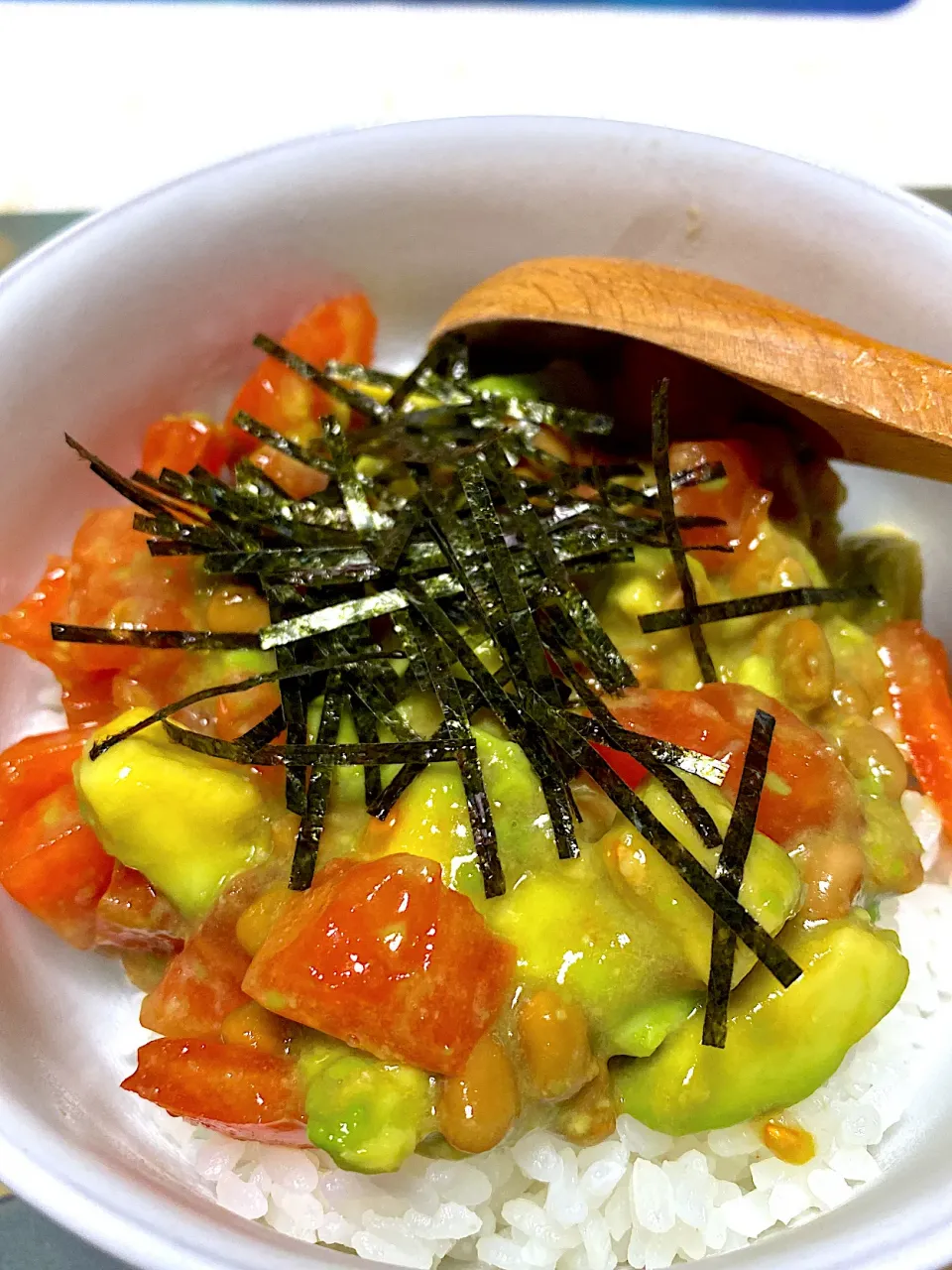 Snapdishの料理写真:アボカド納豆丼|kaaaaaさん