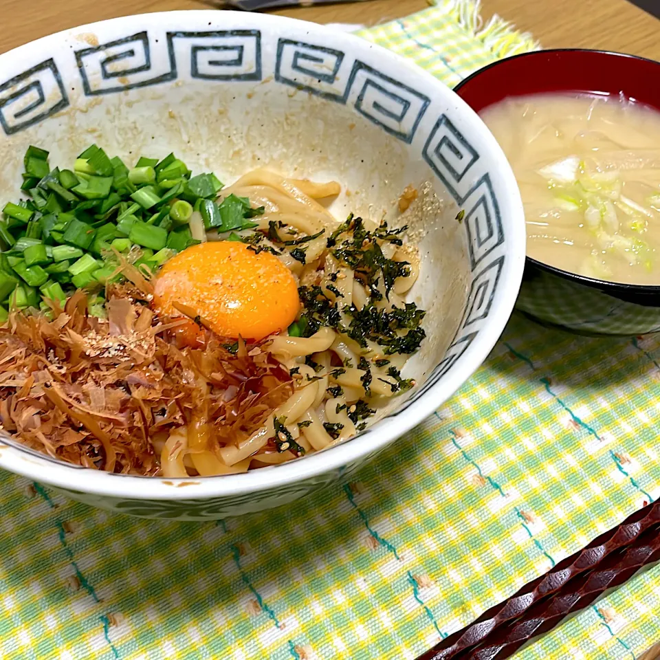 台湾混ぜそば風うどん　玉ねぎの味噌汁|コさん