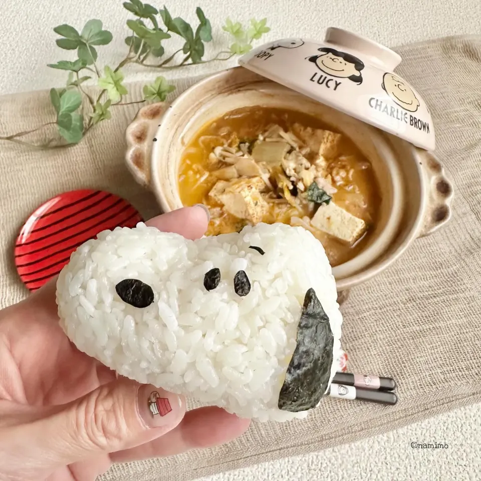 Snapdishの料理写真:スヌーピーのおにぎり🍙|namimoさん