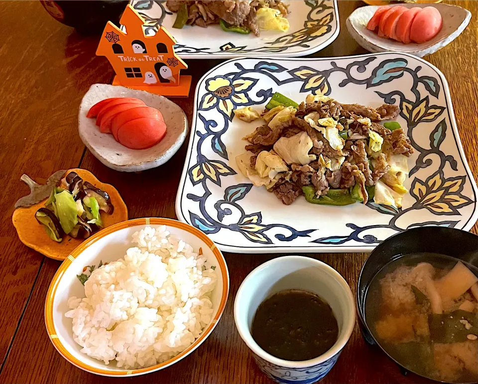 晩ごはん♯牛肉とキャベツのスタミナ炒め|小松菜さん