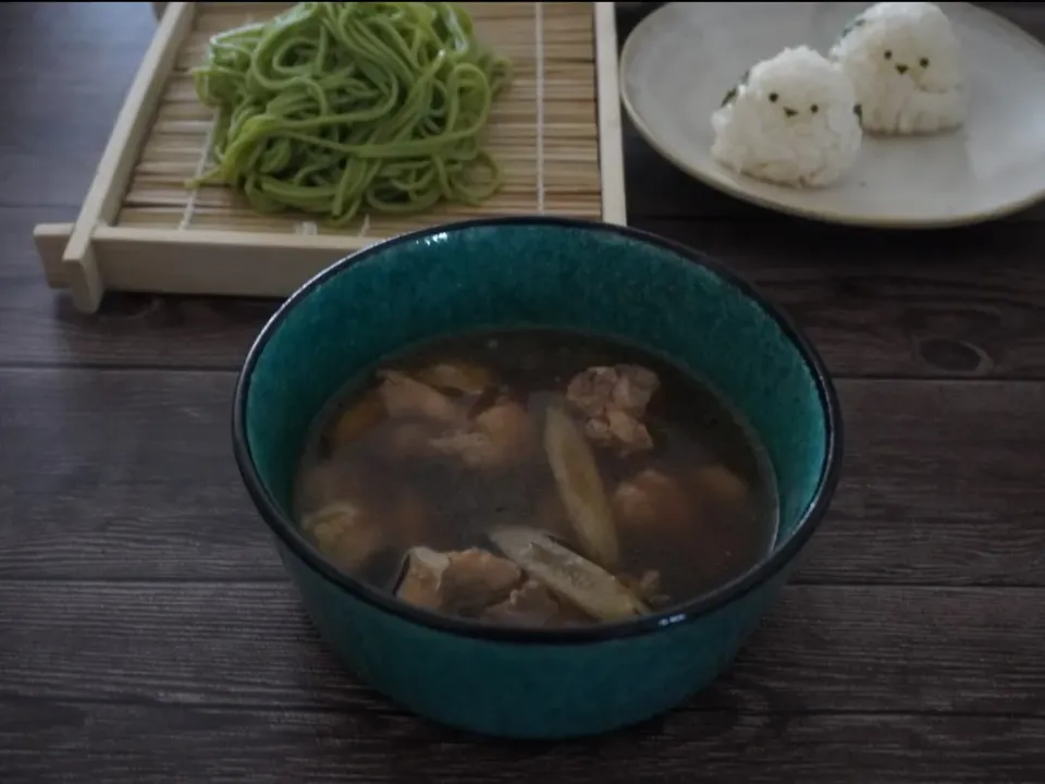 みりんで蕎麦屋の味に♪鶏ごぼうそば|ちいさなしあわせキッチンさん