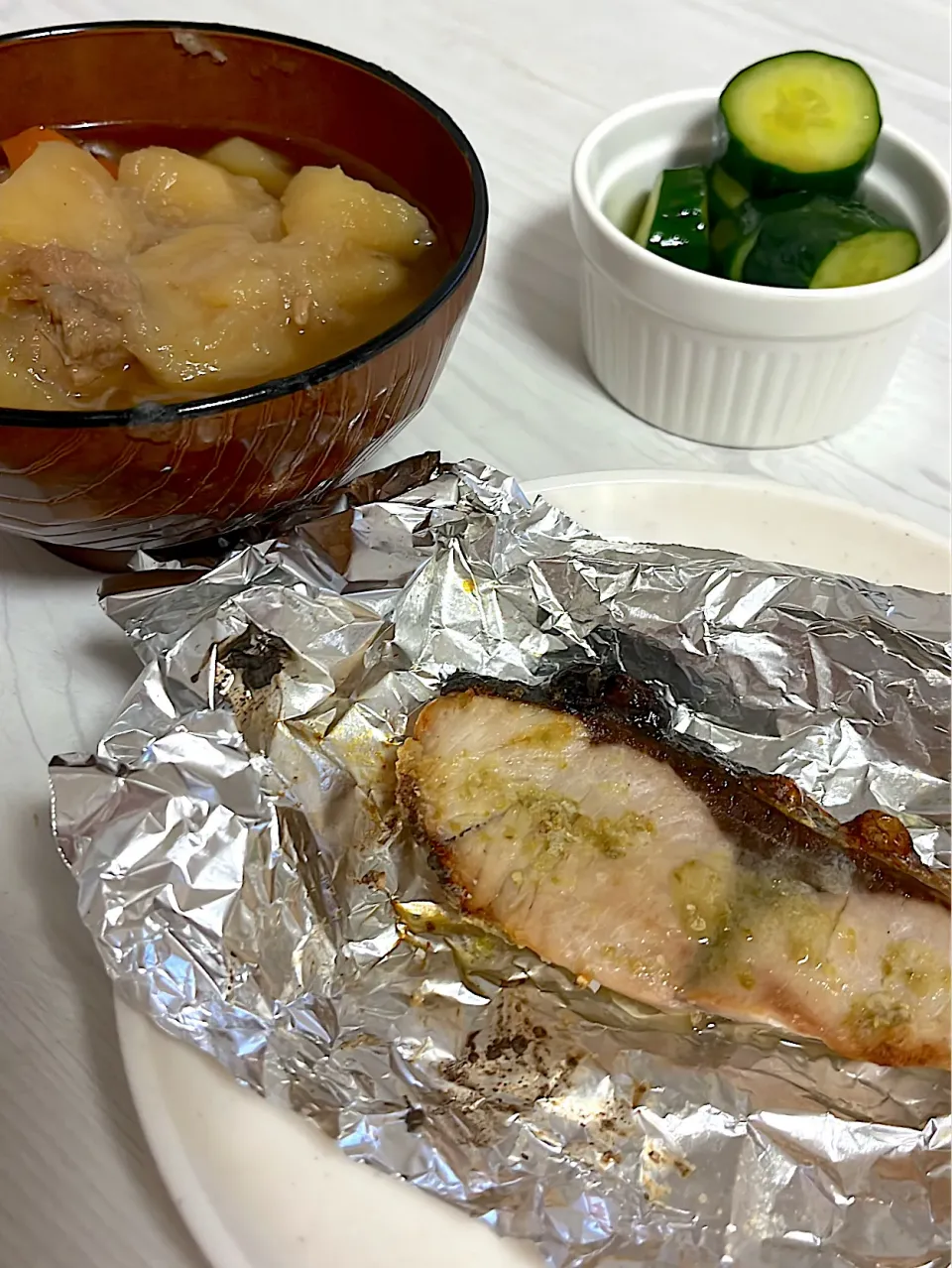 Snapdishの料理写真:ハマチの柚子胡椒焼🐟肉じゃが🥔|ぽまさん