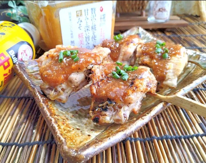 Snapdishの料理写真:手羽焼き鳥の万能味ソース掛け|ayaさん