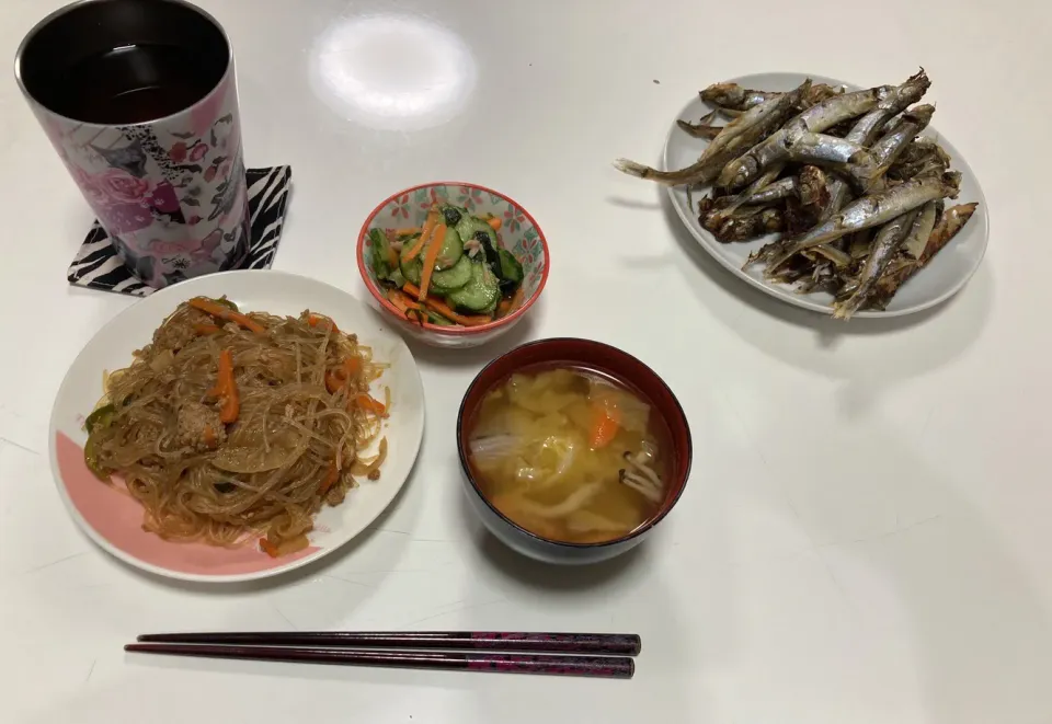 晩御飯☆ししゃも☆チャプチェ☆中華サラダ（胡瓜・ワカメ・ツナ・人参）☆みそ汁（白菜・人参・しめじ）|Saharaさん