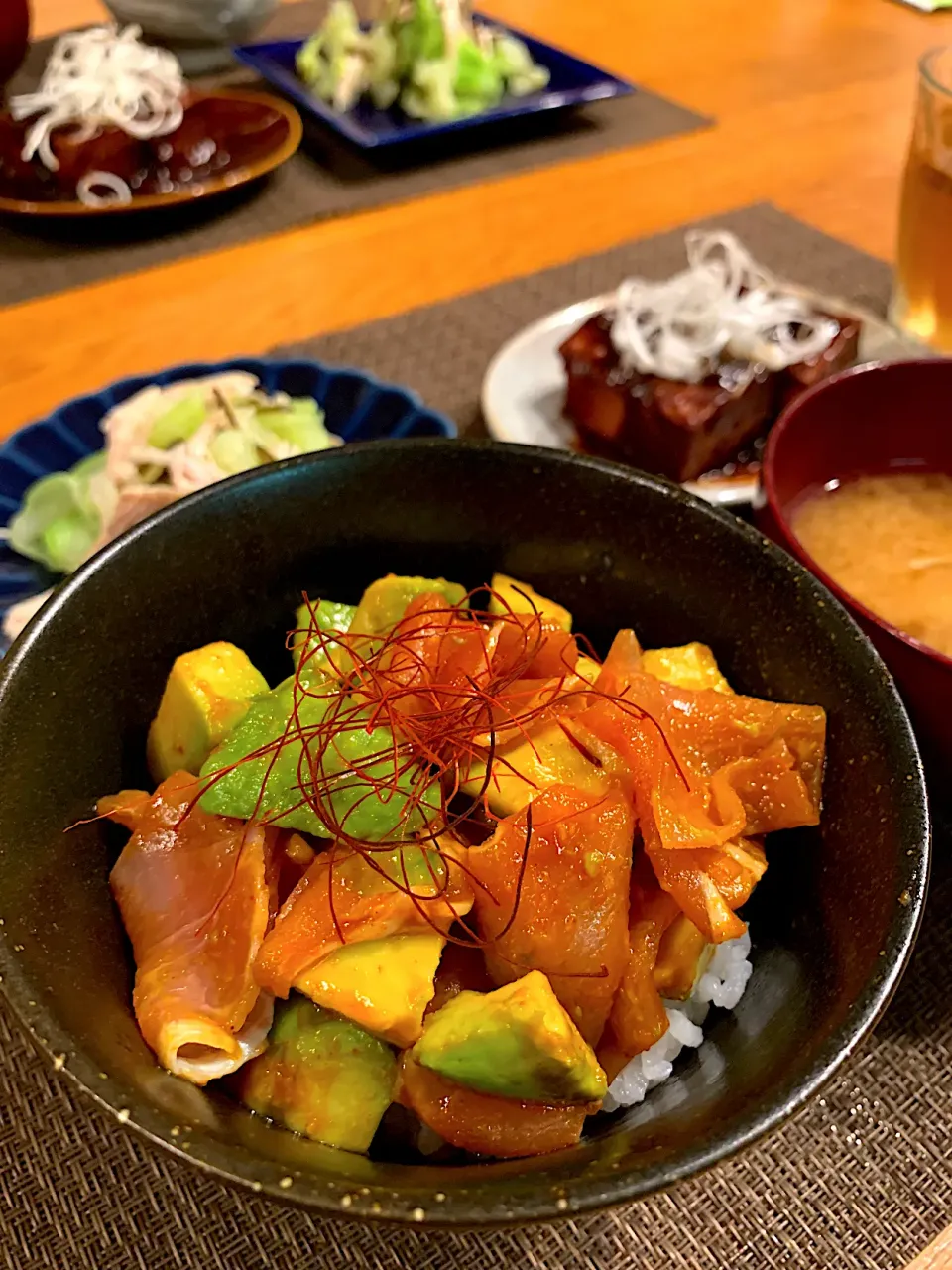 生ハムとアボカドのユッケ丼|いちごさん