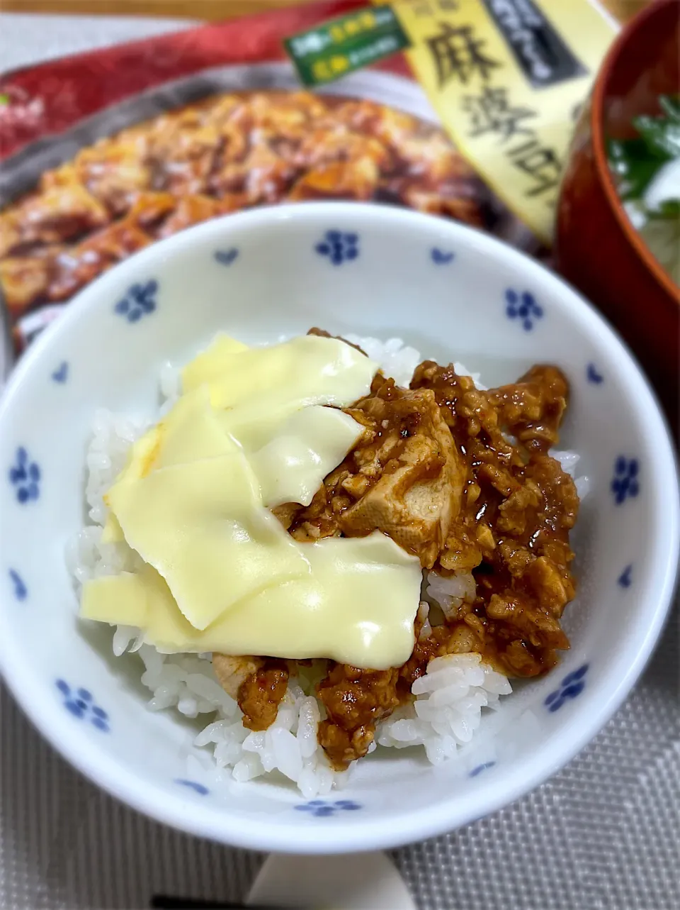 Snapdishの料理写真:麻婆豆腐丼×とろけるチーズ|morimi32さん