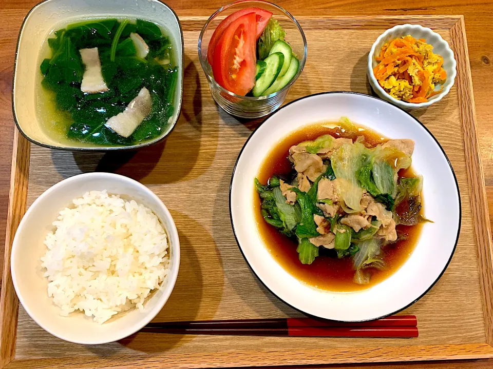 今日の夜ご飯(レタスのオイスター炒め、トマトサラダ、にんじんしりしり、ほうれん草スープ)|cocomikaさん