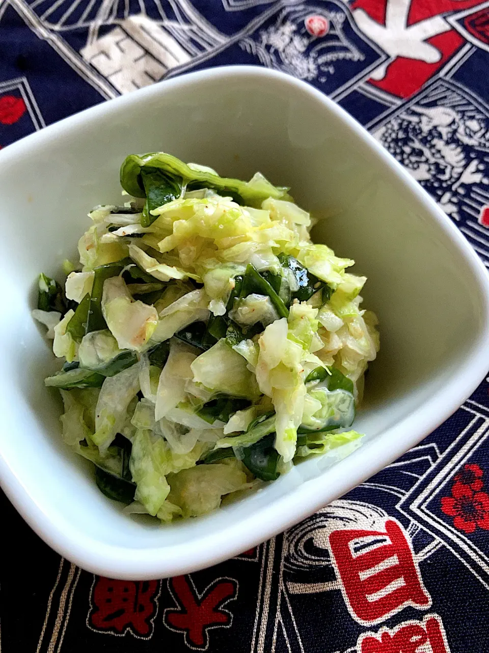 Snapdishの料理写真:キャベツとワカメの胡麻風味サラダ🥗|ジュンコ バイヤーさん