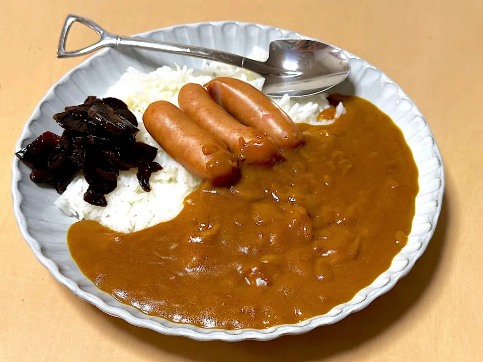 ラッキーピエロのレトルトカレー辛口|マハロ菊池さん