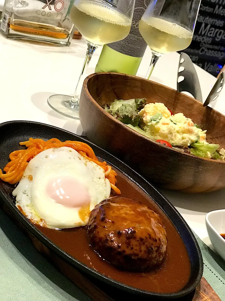 ナポリタンと目玉焼き添え🍳コテコテハンバーグ😋|ナムナムさん