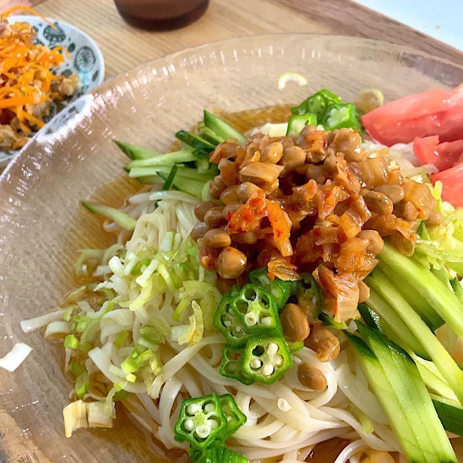 Snapdishの料理写真:納豆キムチうどん オクラ入り|pontalさん