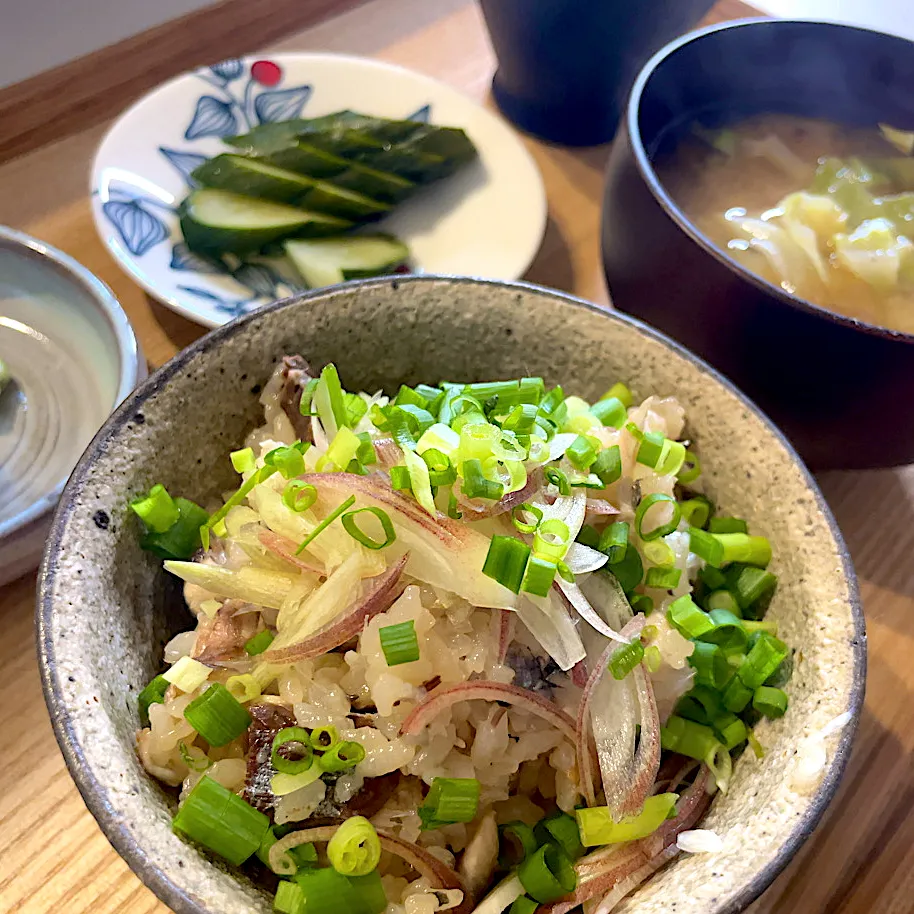 Snapdishの料理写真:鰯と梅の炊き込みご飯|pontalさん