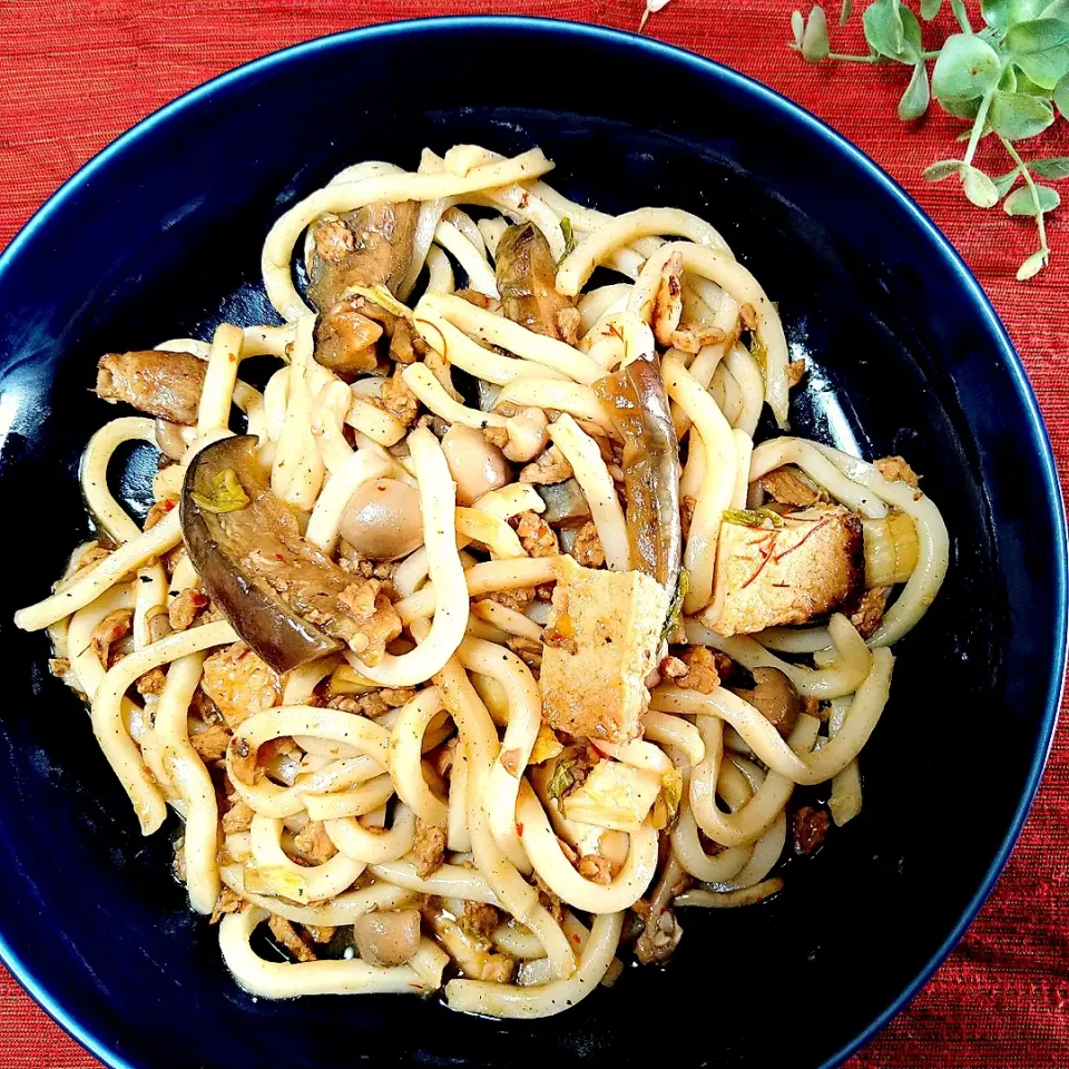 Snapdishの料理写真:本格四川麻婆茄子の残りで
焼きうどん☺️|とまと🍅さん