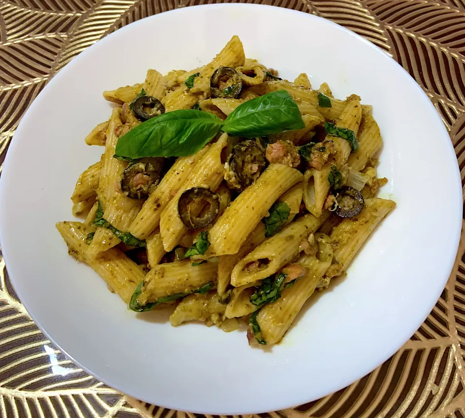 Pesto pasta with olives|Ahnneさん