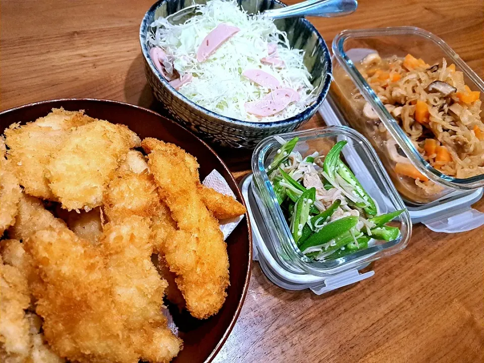 ささみカツ　茹でオクラえのきのめんつゆ和え　千キャべ魚肉ソーセージのフレンチドレ和え　切り干し大根煮|m aさん