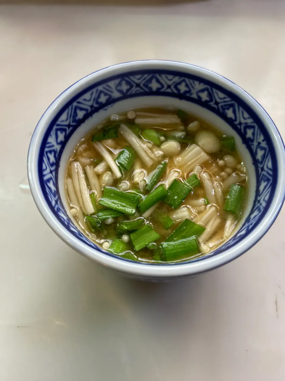 最近気に入ってる蕎麦ちょこに少しだけお味噌汁、パンとでもいただいちゃう。|おかこさん