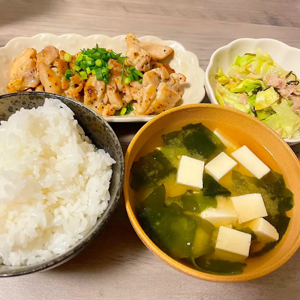 Snapdishの料理写真:︎︎︎︎☺︎ 鶏肉の旨塩炒め|Rinさん