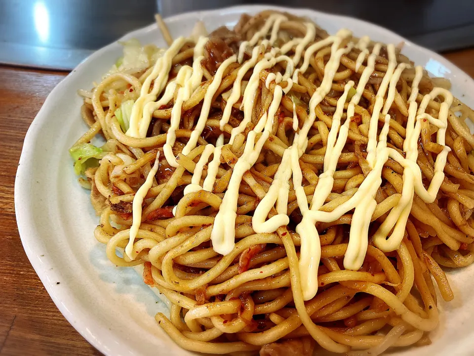 Snapdishの料理写真:茹で上げ太麺焼ソバ 中盛 ¥800|Blue Moon Caféさん