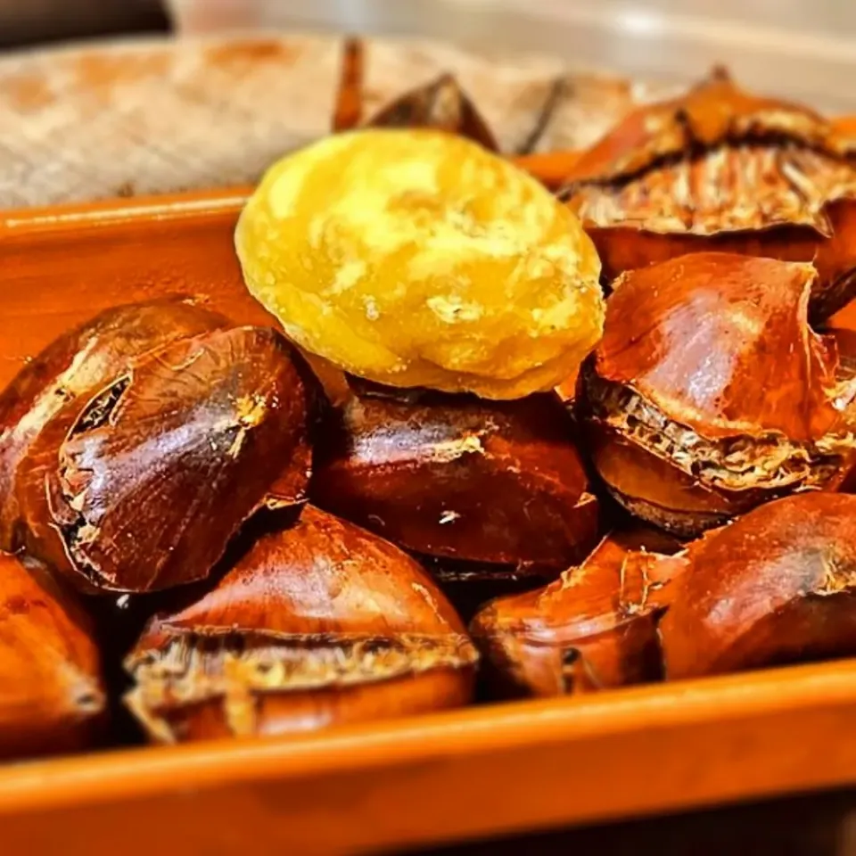 栗が10倍美味くなる蒸し焼きの甘栗🌰皮もぽろっと剥けます|ちゃらりんこクック とっしー😋さん