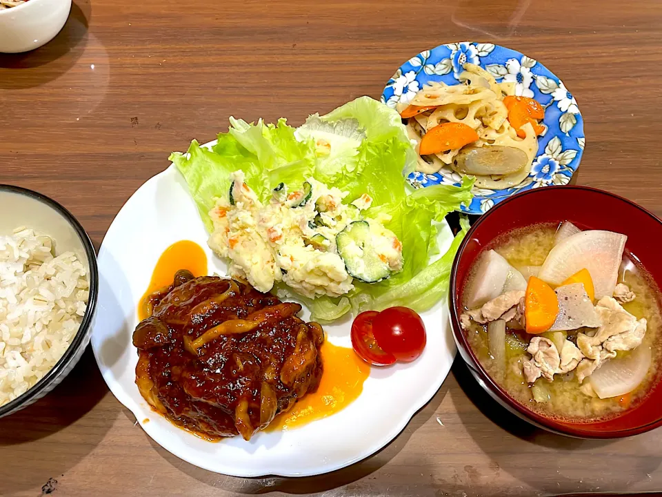 ハンバーグ　ポテトサラダ　豚汁　根菜のきんぴら|おさむん17さん