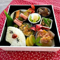 Snapdishの料理写真:畑の野菜や秋鯖で彩り弁当🍱作りました