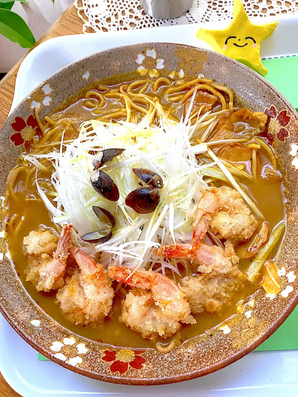 Snapdishの料理写真:カレーもラーメンも食べたい🍜🍛というわけでスパイスカレーラーメン🍜シジミラーメンカレー🍛となりました♪|HAMI69さん