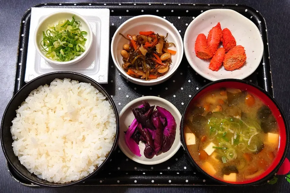 今日の朝ごはん（ごはんは千葉県産粒すけ（新米）に焼き明太子、切り昆布煮、納豆、なめこ汁、赤しば漬）|Mars＠釜飯作り研究中さん