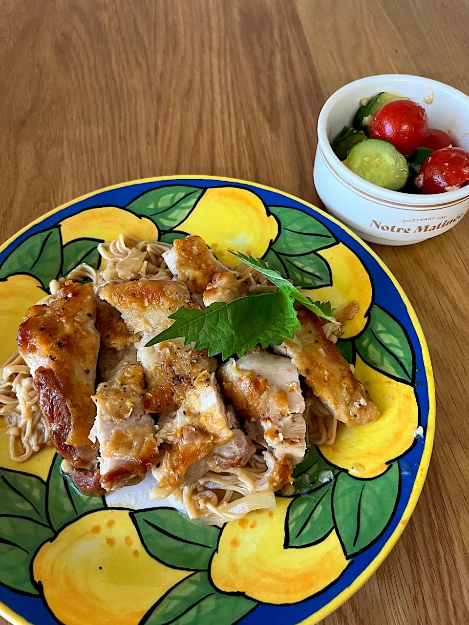 Snapdishの料理写真:万能味ソースでチキンステーキと野菜マリネ|ムーミンママさん