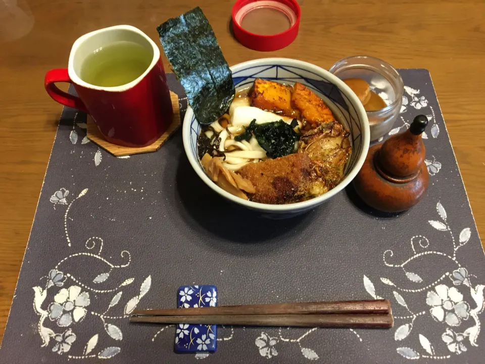 特製うどん、沢庵、熱い日本茶(昼飯)|enarinさん