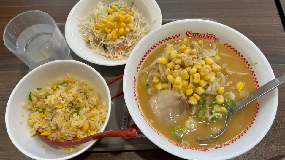 Snapdishの料理写真:スガキヤさんの味噌ラーメンとチャーハンセット|Morito Kamiyaさん