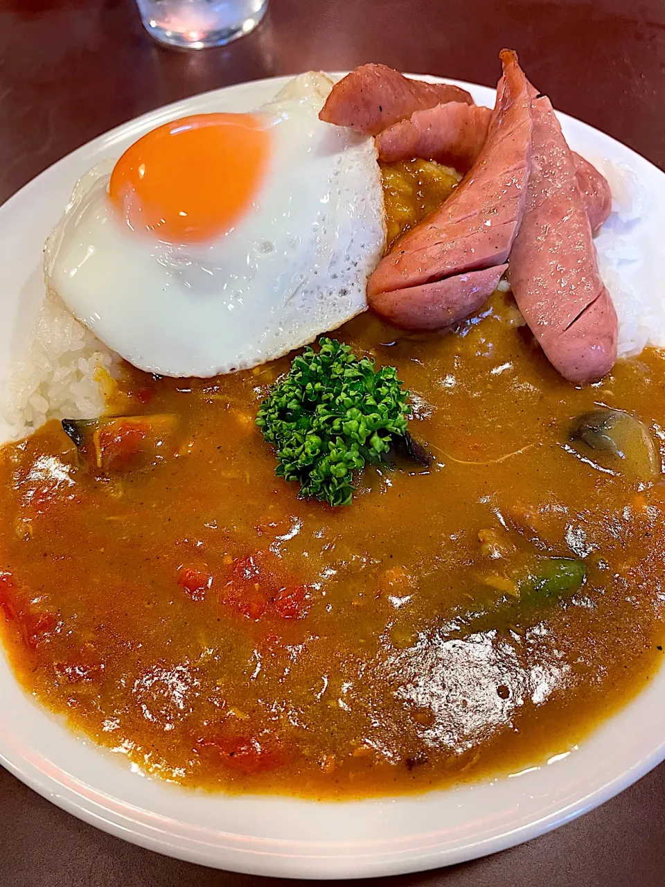 ベンガルのチキントマトカレー+ジャーマンソーセージ+目玉焼き＠横須賀中央|小池 康裕さん