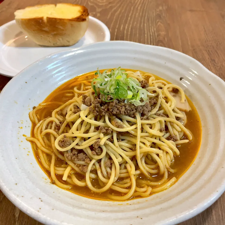 Snapdishの料理写真:中華風ミートソース w/ トースト|T. Wonderさん