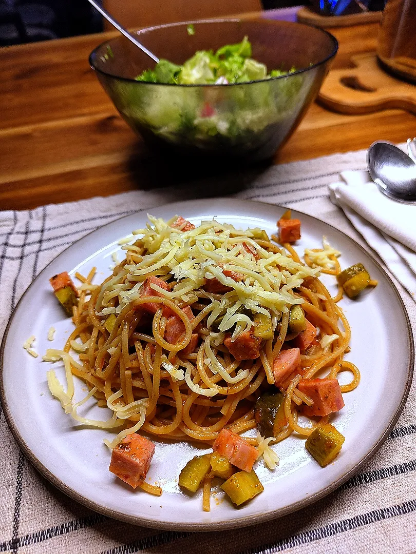 Pasta with sausage, pickles and tomato sauce|Vera Andrianova Forwerkさん