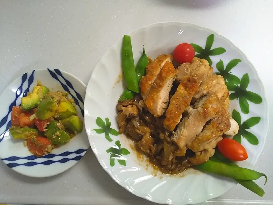 きのこの万能味ソースチキンステーキ
アボカドとトマトの万能味ソースマリネ|由紀子さん