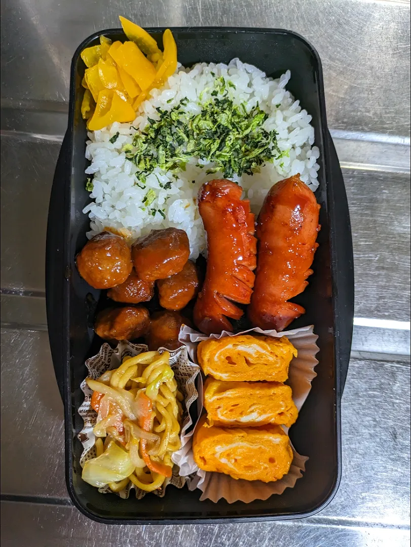 旦那弁当　2023/10/15

ミートボール
ウインナー
焼きそば
玉子焼き|ユキヨメ♪さん