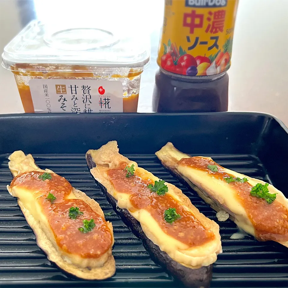 Snapdishの料理写真:ナスと鶏ハムのチーズ焼き 万能味ソースかけ|takaさん